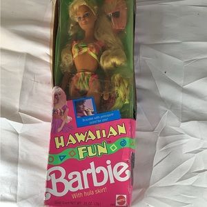 Vintage Hawaiian Fun Barbie W/Hula Skirt. NEW IN BOX